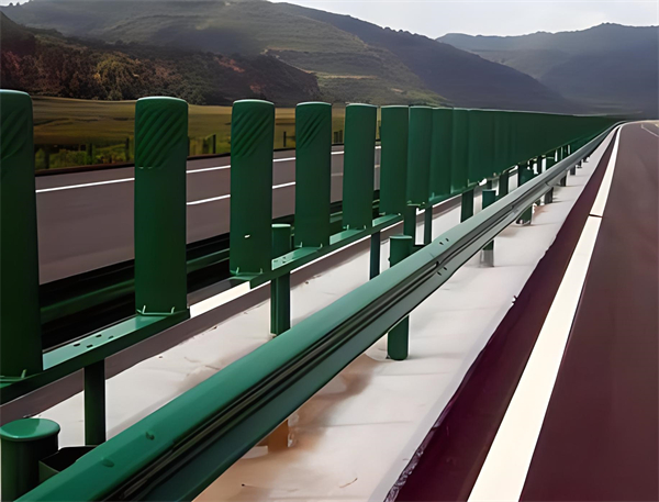 保亭三波护栏板在高速公路的应用